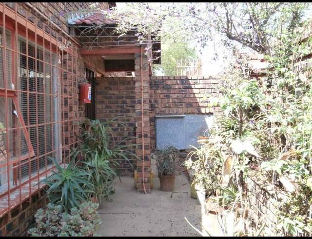 6 BEDROOM HOUSE FOR SALE IN TURFFONTEIN